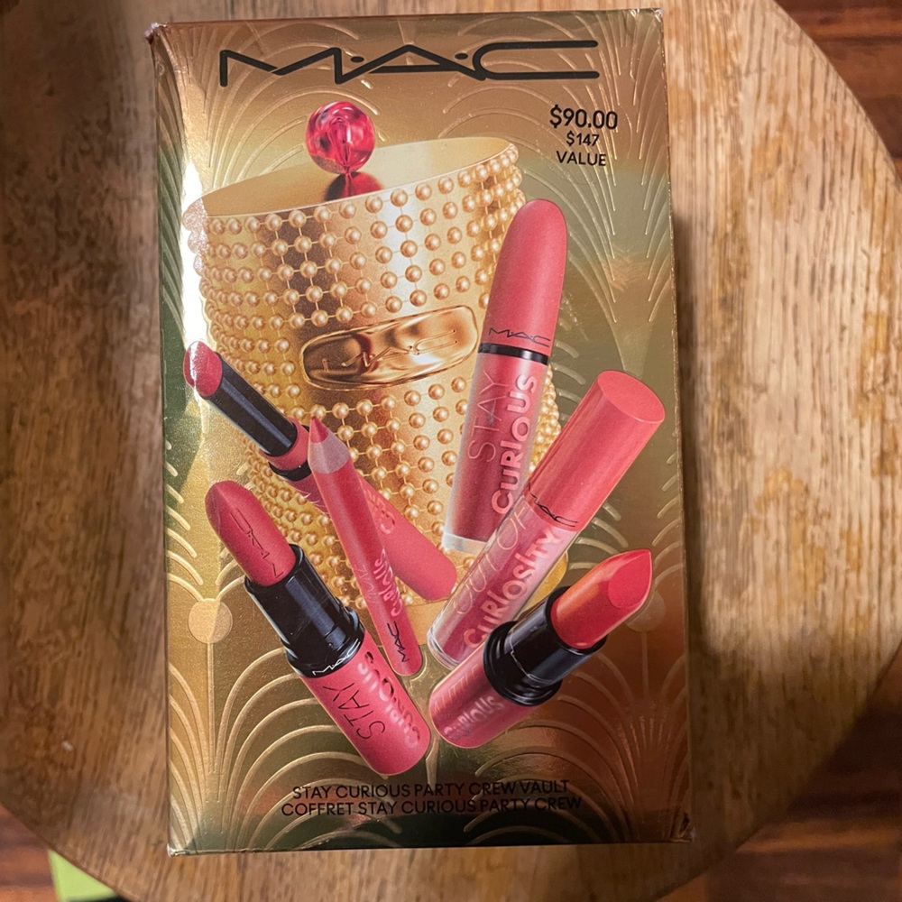 Stay curious party crew vault lipstick kit